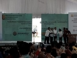 Usai Peresmian, Jokowi Jajal Tol Surabaya-Mojokerto Seksi IV