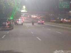 Tukang Jualan Laser: Saya Enggak Ganggu Pengendara karena Nyorotnya ke Atas