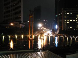 Jakarta Diguyur Hujan Deras, Penikmat Earth Hour Kecewa Jakarta Diguyur Hujan Deras, Penikmat Earth Hour Kecewa