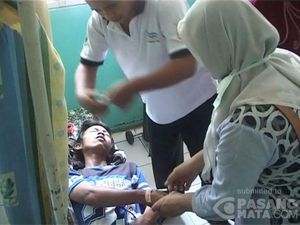 Puluhan Warga Jatisari Karawang Dilarikan ke Puskesmas Usai Santap Siomay