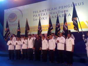 Kejutan Surya Paloh untuk Ahok:  Rompi NasDem Bertulis Teman Ahok Kejutan Surya Paloh untuk Ahok:  Rompi NasDem Bertulis Teman Ahok