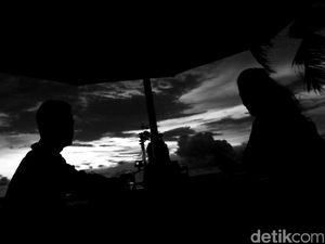 Senja di Pantai Padang