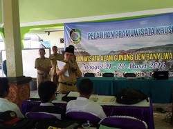 Hebat, Penambang Belerang Gunung Ijen ini Fasih Berbahasa Inggris dan Prancis