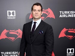 Superman Turun Tangan Setelah Badai Irma Hantam Florida