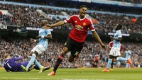 Satu-satu gol dalam laga itu dicetak di menit ke-16. Rashford yang menerima bola dari Juan Mata melewati Martin Demichelis untuk kemudian menaklukkan Joe Hart. Reuters/Jason Cairnduff.