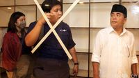 Akom Tinjau Pembangunan Press Room DPR