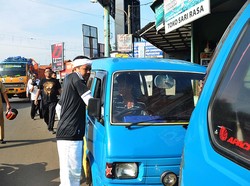 Bupati Dedi Labrak Angkot Ngetem, Marahi Sopir dan Pegawai Dishub
