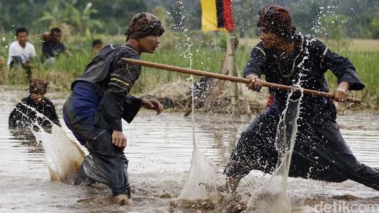 Atraksi silat di Desa Wisata Kubu Gadang, Padang Panjang (Dikhy Sasra/detikFoto) Atraksi silat di Desa Wisata Kubu Gadang, Padang Panjang (Dikhy Sasra/detikFoto)