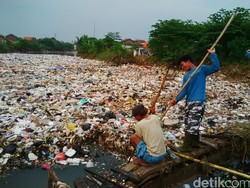 Horor Sampah di Cikapundung, Warga Minta Pemkab Terjunkan Ekskavator