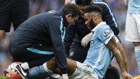 Dalam laga itu Raheem Sterling mendapat cedera. Reuters/Phil Noble.