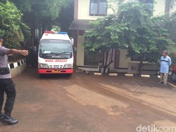 Tiba di RS Polri, 13 Jenazah Diidentifikasi ke Ruang Forensik