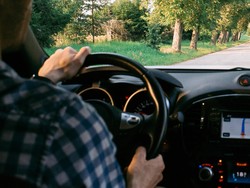 Jangan Nyetir Pakai Gaya Cebok-Cuci Piring, Toyota Avanza Pasang Pelat Ratusan Juta