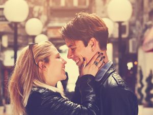 7 Kisah Romantis Pasangan yang Ketemu di Aplikasi Kencan 7 Kisah Romantis Pasangan yang Ketemu di Aplikasi Kencan