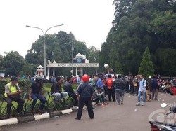 Tukang Ojek Protes di Depan Kampus IPB karena Tak Boleh Beroperasi Lagi