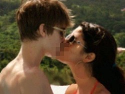Foto Ciuman Justin-Selena Pecahkan Rekor Instagram