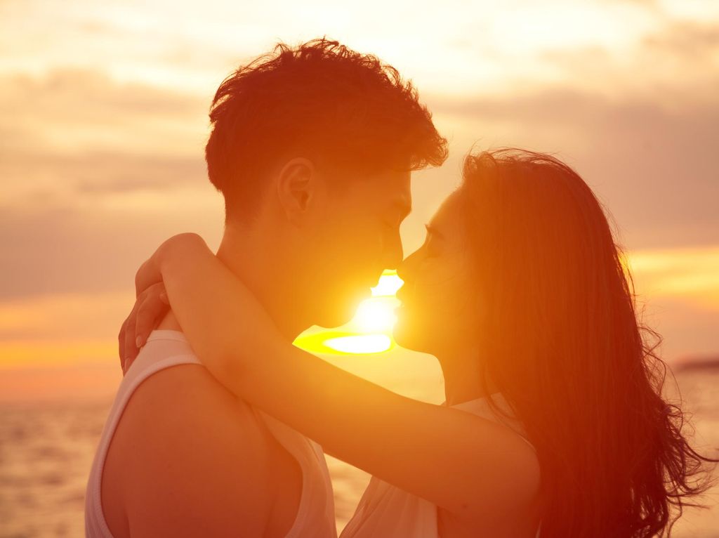 9 Fakta Menggelitik Tentang Ciuman, Bikin Senyum-senyum Sendiri 9 Fakta Menggelitik Tentang Ciuman, Bikin Senyum-senyum Sendiri