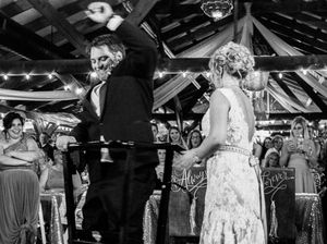 Rela Jadi Percobaan Ilmiah, Pria Lumpuh Akhirnya Bisa Berdiri di Hari Pernikahan