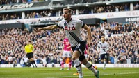 Pada laga pekan ke-31 yang dihelat di White Hart Lane, Minggu (20/3/2016) malam WIB, Harry Kane jadi bintang kemenangan Spurs dengan sumbangan dua golnya di babak pertama. Reuters/Darren Staples.
