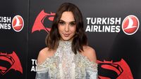 Gal Gadot Curi Perhatian di Premiere Batman v Superman
