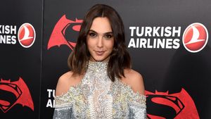 Gal Gadot Curi Perhatian di Premiere Batman v Superman