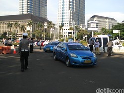 Taksi-taksi yang Demo Diarahkan Masuk Monas, Pengalihan Arus Situasional