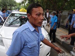 Sopir Bluebird dan Express Digebukin Sejumlah Oknum