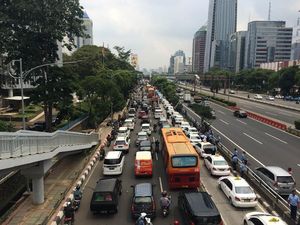 Penampakan Macet Panjang di Gatot Subroto Arah Slipi Akibat Demo Taksi