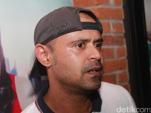 Punya Kekasih Bukan Artis, Mike Lucock Ingin Segera Menikah