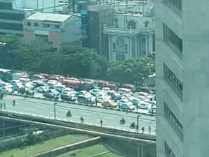 Barisan Taksi di Jl Sudirman Arah Semanggi Cair, Pindah ke Depan DPR