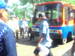 Sopir Taksi Pecahkan Kaca Metromini di Dukuh Atas