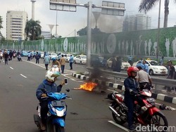 Jalan Gerbang Pemuda Chaos, Driver Go-Jek di-sweeping Sopir Taksi