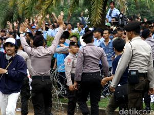 Demo Ricuh Sopir Taksi, 1 Orang jadi Tersangka dan 3 Sopir Masih Diperiksa