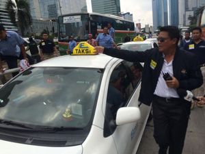 Polisi: Kalau Sopir Taksi Bawa Senjata Tajam, Kami akan Tindak!