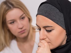 Kisah Pilu Wanita Berhijab yang Diceraikan Suami karena Kanker Payudara