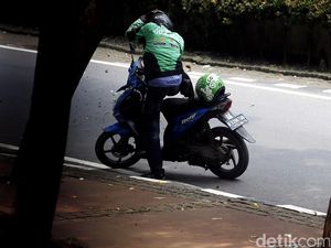 Go-Jek Dilempari Batu oleh Sopir Taksi