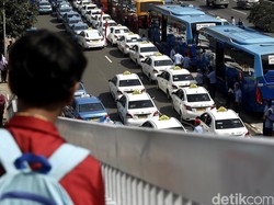 Ini Penampakan Konvoi Sopir Taksi Menuju Monas Menjelang Sore