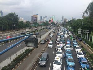 Satu Jalur di Depan DPR Arah Semanggi-Slipi Sudah Bisa Dilalui