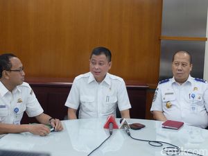 Kemenhub Tak Persoalkan Transportasi Publik Gunakan Pelat Hitam