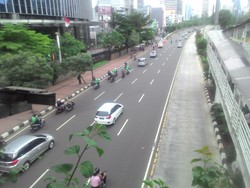 Terus Bunyikan Klakson, Ratusan Driver Go-Jek Konvoi di Jl MH Thamrin