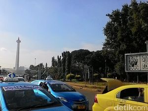 Suara Hati Sopir Taksi yang Demo: Kami Ingin Disamakan!