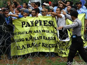 Demo Sopir Taksi di Monas Ricuh Demo Sopir Taksi di Monas Ricuh