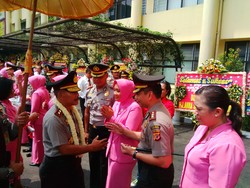 Resmi Jabat Kapolda Jabar, Irjen Pol Jodie Rooseto Salami Anak Buah