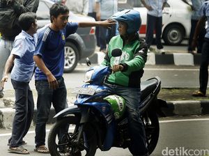 Video Pembaca Saat Go-Jek Dipukuli Sopir Taksi