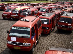 Penampakan Angkot KWK Kepung Monas Penampakan Angkot KWK Kepung Monas