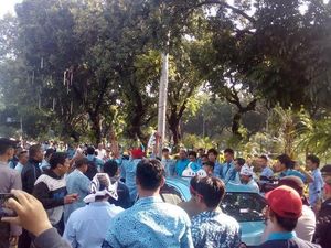 Sopir Taksi Sweeping di Kemkominfo: Ayo Gabung, Harus Solid!