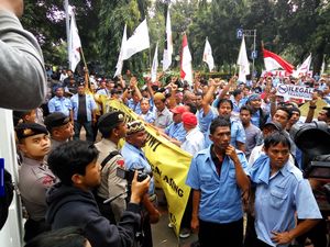 Usai Bertemu Perwakilan Istana, Sopir Taksi Geser ke Kemenko Polhukam