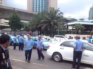 Sopir Taksi Pendemo: Hari Ini Perusahaan Tak Minta Setoran