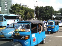 Rombongan Bajaj Sempat Salah Tujuan ke Monas, Kini Menuju DPR