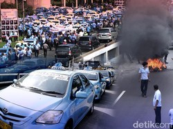 Demo Anarkis Sopir Taksi di Jakarta Mendunia