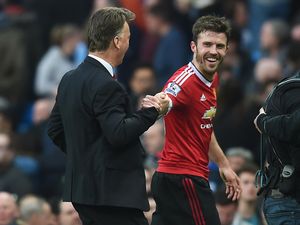 Carrick Menunggu Kontrak Baru